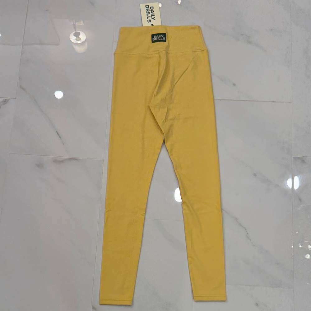 NWT Daily Drills Sunny Yellow Leggings Small Surf & Ski collection